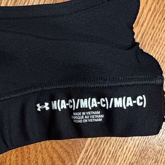 Under Armour Women's Sleek Black Sports Bra - Picture 2 of 5